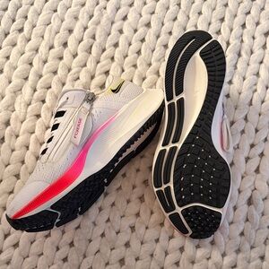 Nike Air Zoom White and Pink Athletic Shoes Pegasus Flyease.
